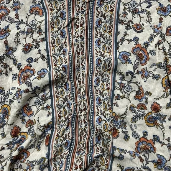 Women’s Cynthia Rowley Floral Blouse Size Medium - Picture 3 of 4